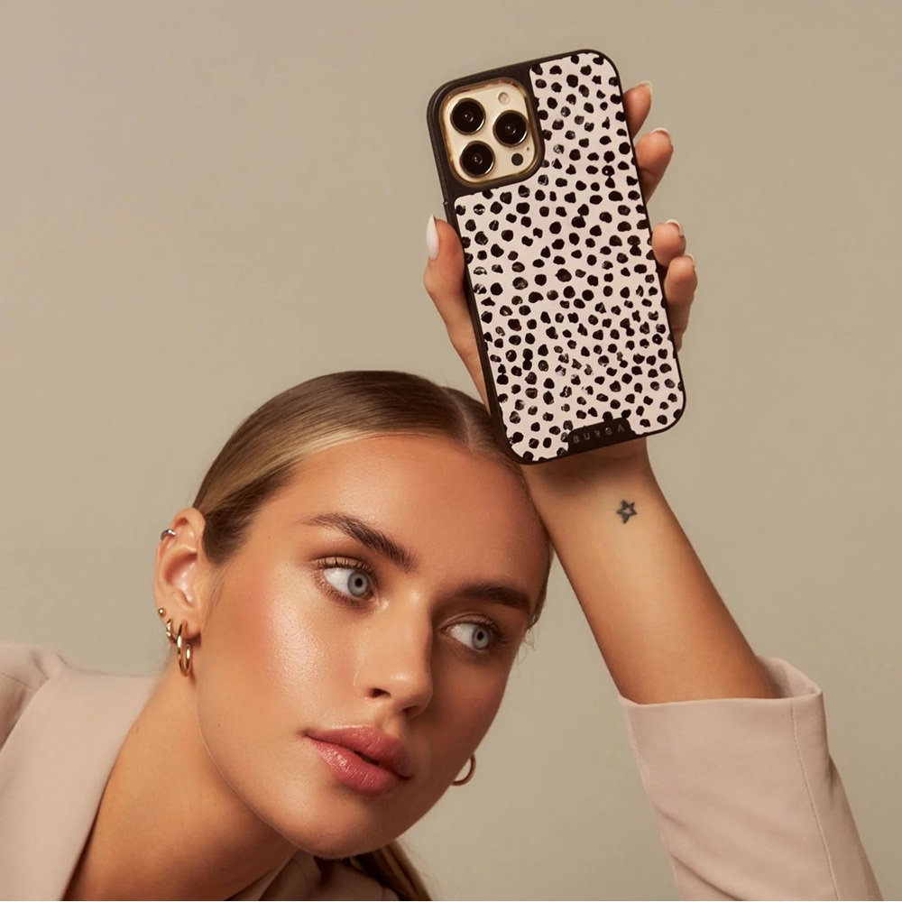 BNWT Burga iPhone 15 Magsafe Almond Latte Spotted Abstract Dots Elite